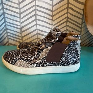 Coconuts by Matisse Harlan snake print pull on ankle sneaker boots size 10.